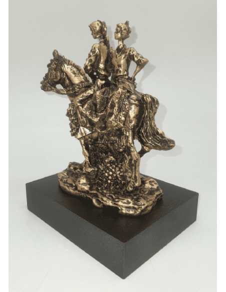Figura de grupo fallero en acabado dorado envejecido con peana negra – 19 cm Descripción