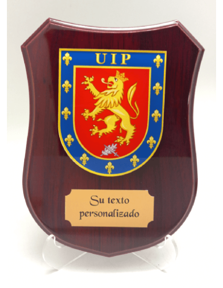 Metopa de Madera para la UIP: Regalo y Reconocimiento
