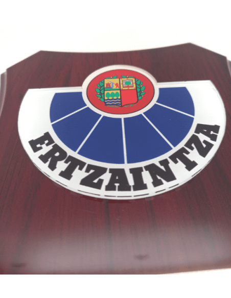Metopa de Ertzainza, Regalo obsequio reconocimiento para la Ertzaintza