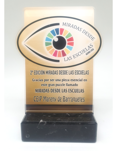 Trofeo de metacrilato disponible en todos los deportes