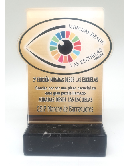 Trofeo de metacrilato disponible en todos los deportes