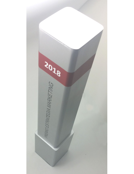 Trofeo de Metal Personalizado en Plata con Grabado a Color