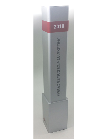 Trofeo de Metal Personalizado en Plata con Grabado a Color