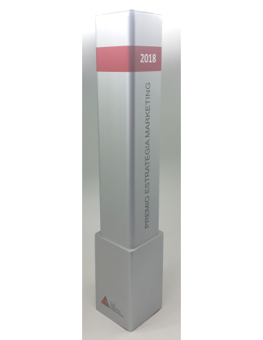 Trofeo de Metal Personalizado en Plata con Grabado a Color