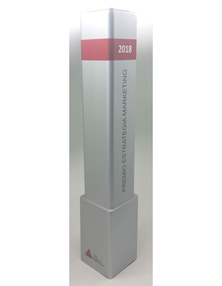 Trofeo de Metal Personalizado en Plata con Grabado a Color