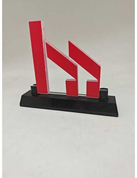 Trofeo de Metacrilato Rojo con Peana de Cristal Negro Personalizado
