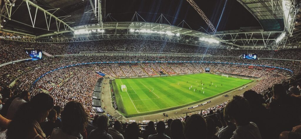 Estadio de futbol visto desde el público