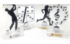 Trofeos y figuras de metacrilato recortado.